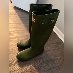Hunter rain boots, worn couple of times. Size UK6,US7M/8F